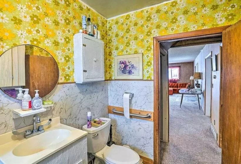 Charming  Corral Creek Ranch House  In Circle