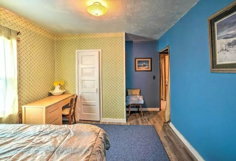 Charming  Corral Creek Ranch House  In Circle