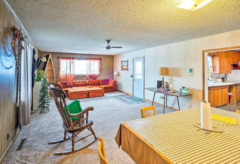 Charming  Corral Creek Ranch House  In Circle