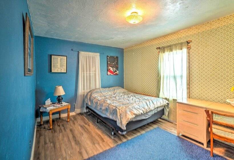 Charming  Corral Creek Ranch House  In Circle