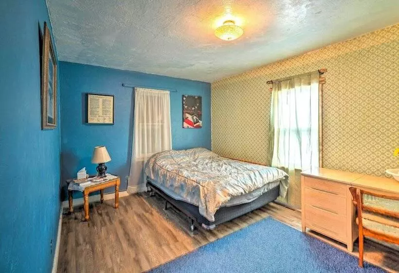 Charming  Corral Creek Ranch House  In Circle