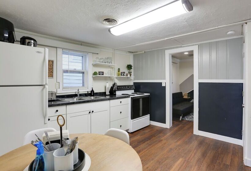 Centrally Located Mountain Getaway In Lead!