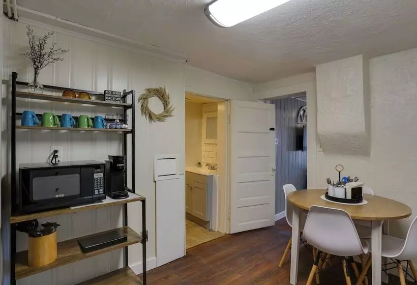 Centrally Located Mountain Getaway In Lead!