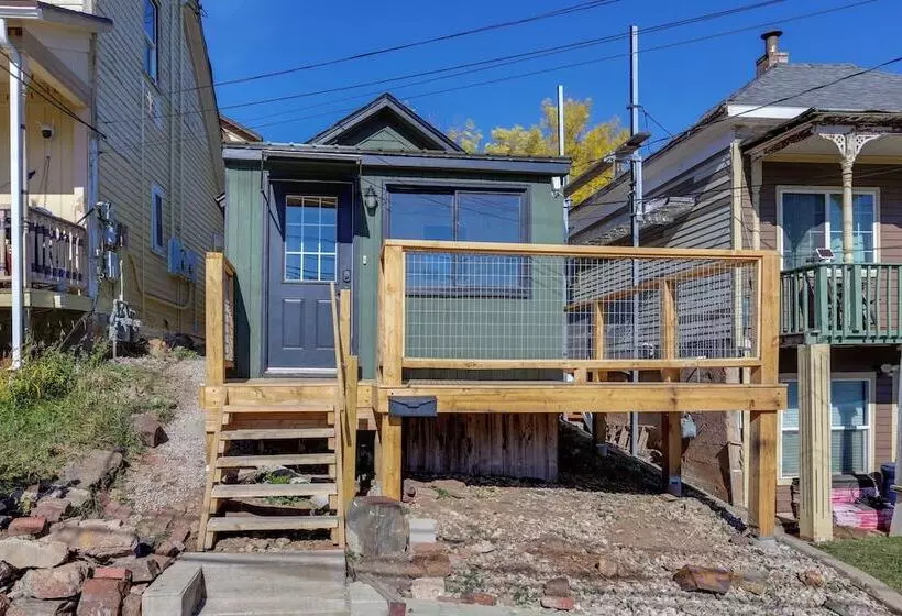 Centrally Located Mountain Getaway In Lead!