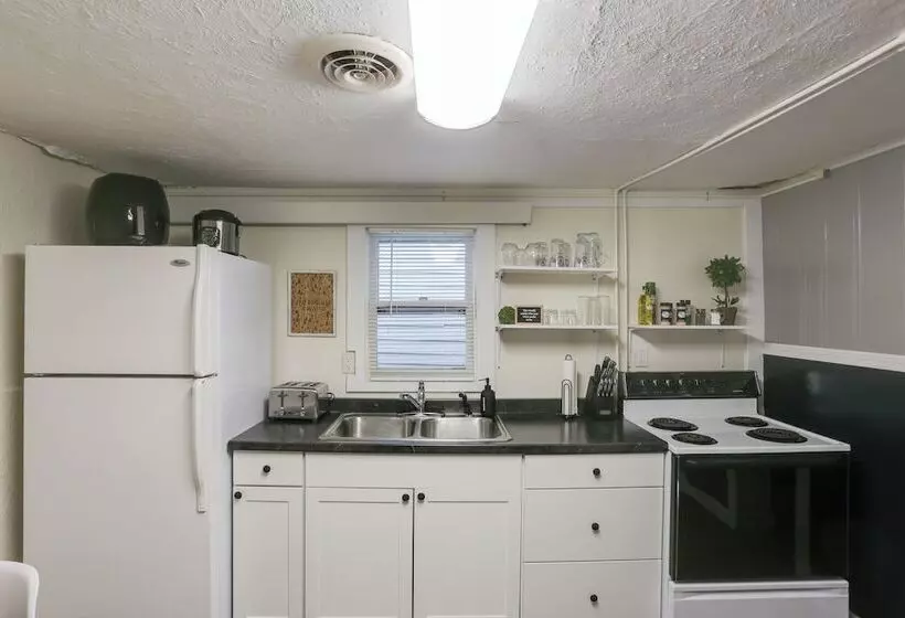 Centrally Located Mountain Getaway In Lead!