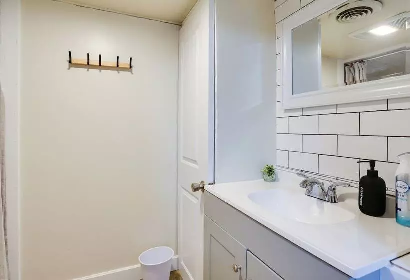 Centrally Located Mountain Getaway In Lead!