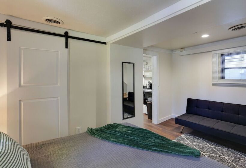 Centrally Located Mountain Getaway In Lead!