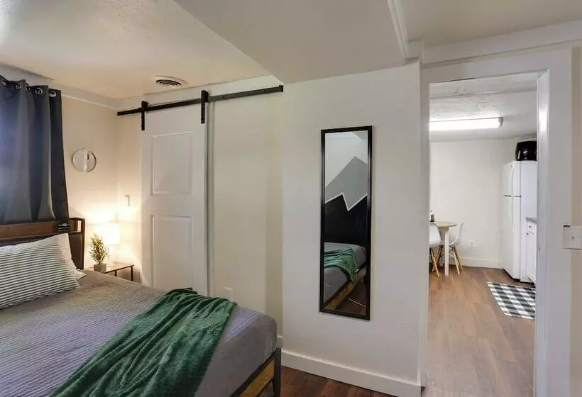 Centrally Located Mountain Getaway In Lead!