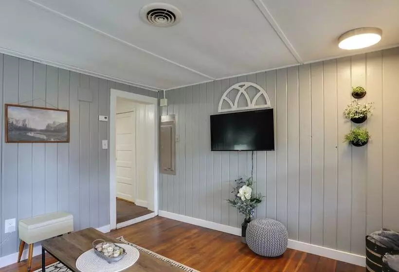 Centrally Located Mountain Getaway In Lead!