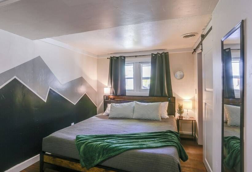 Centrally Located Mountain Getaway In Lead!