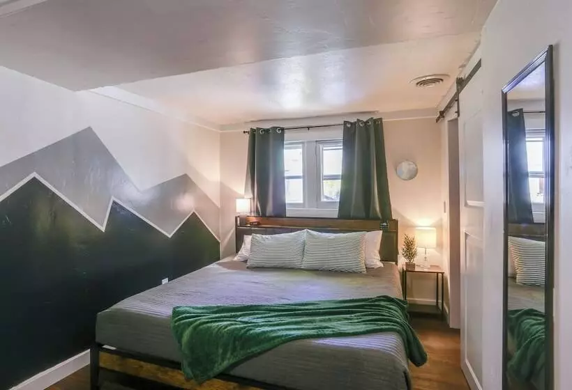 Centrally Located Mountain Getaway In Lead!