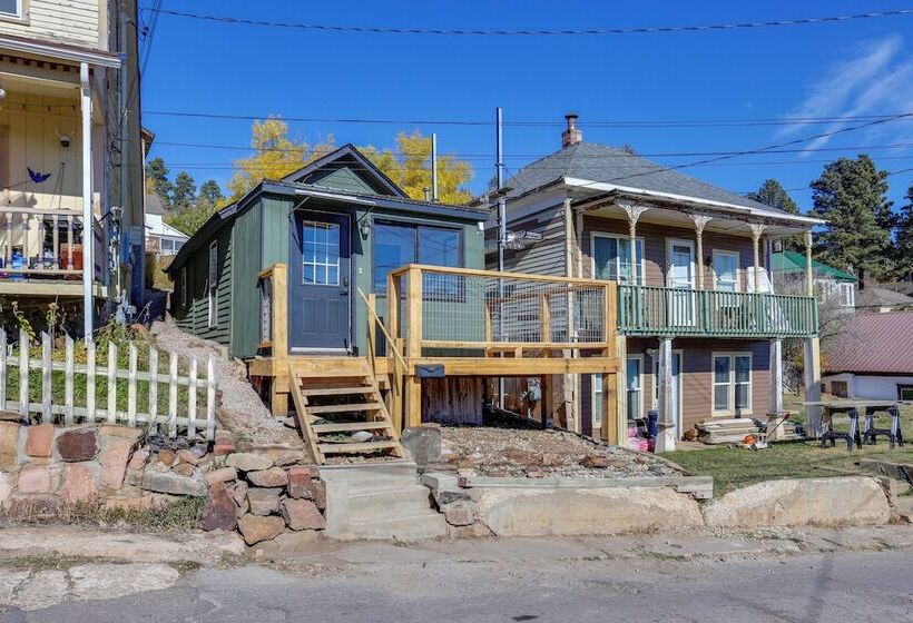 Centrally Located Mountain Getaway In Lead!