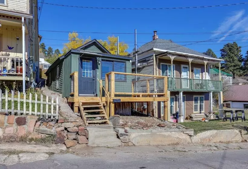 Centrally Located Mountain Getaway In Lead!