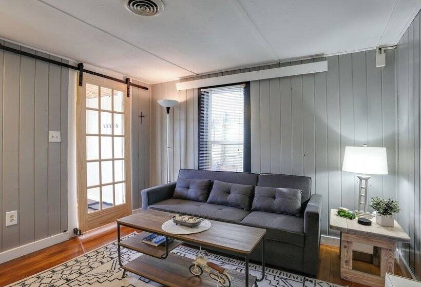 Centrally Located Mountain Getaway In Lead!