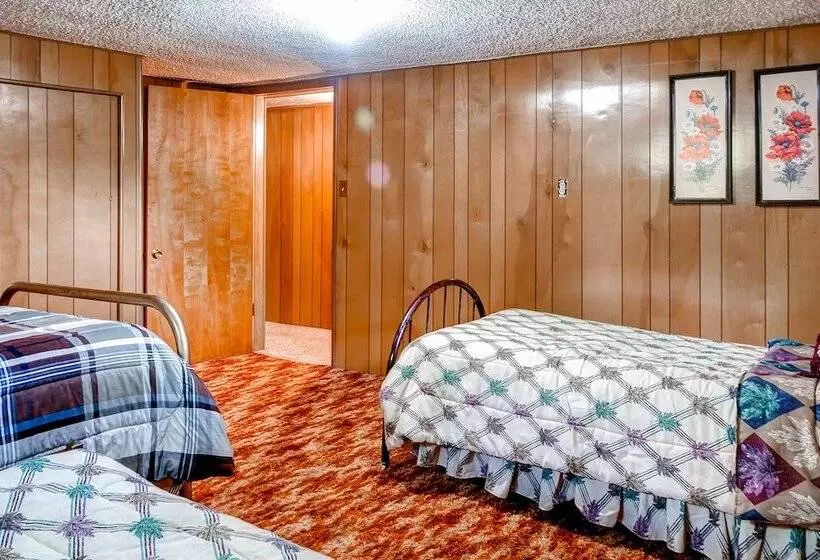 Charming Tropic Home By A Farm: Near Bryce Canyon!