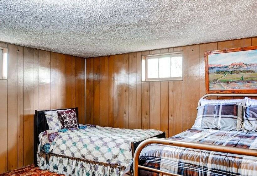 Charming Tropic Home By A Farm: Near Bryce Canyon!