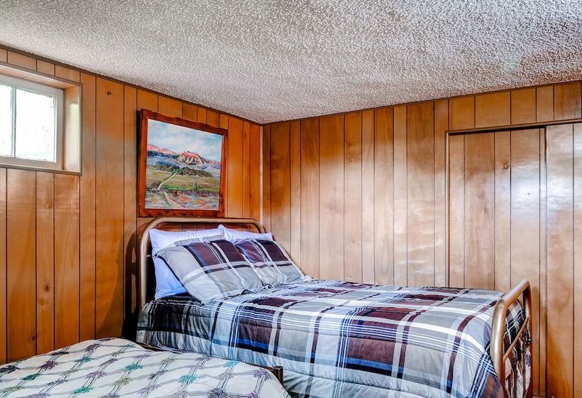 Charming Tropic Home By A Farm: Near Bryce Canyon!