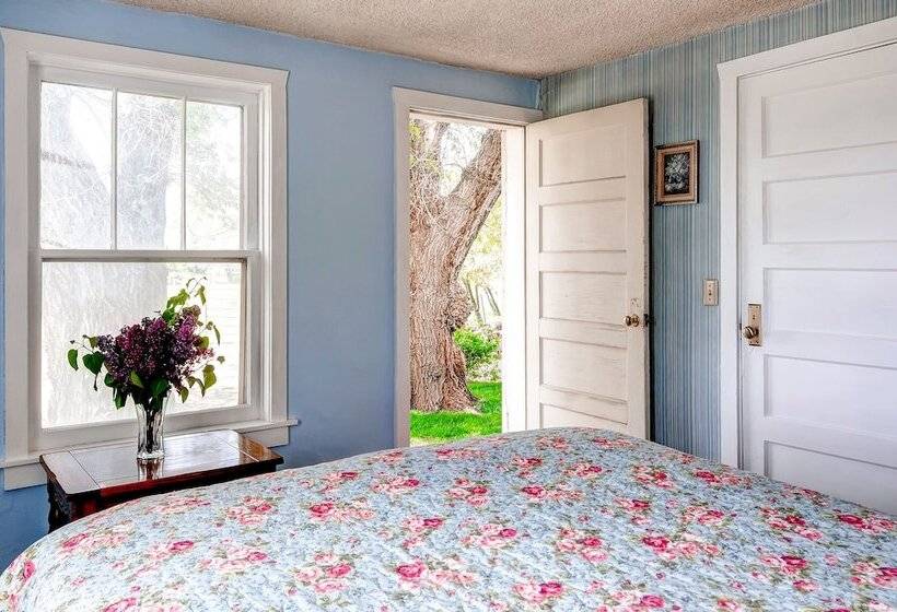 Charming Tropic Home By A Farm: Near Bryce Canyon!