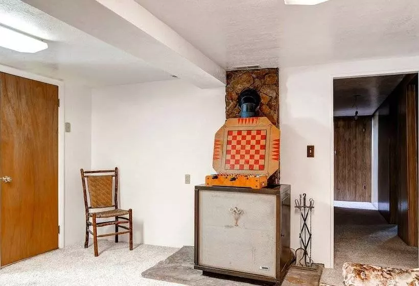 Charming Tropic Home By A Farm: Near Bryce Canyon!