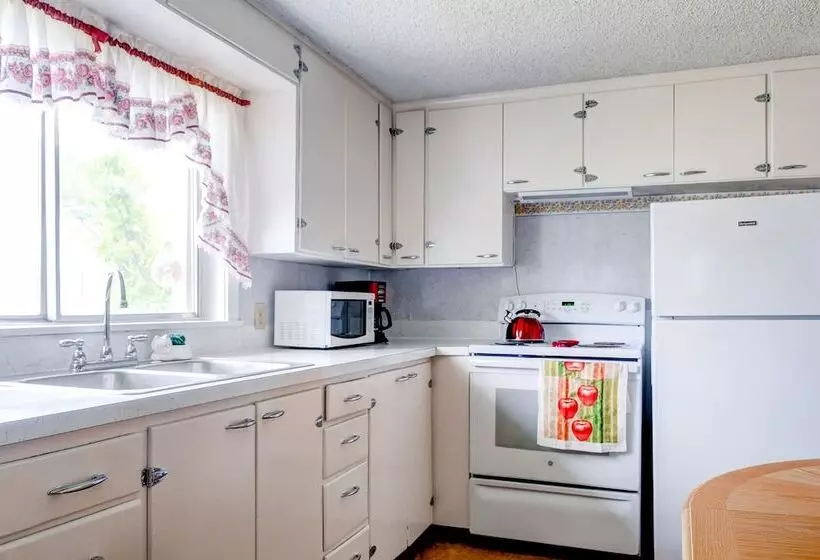 Charming Tropic Home By A Farm: Near Bryce Canyon!