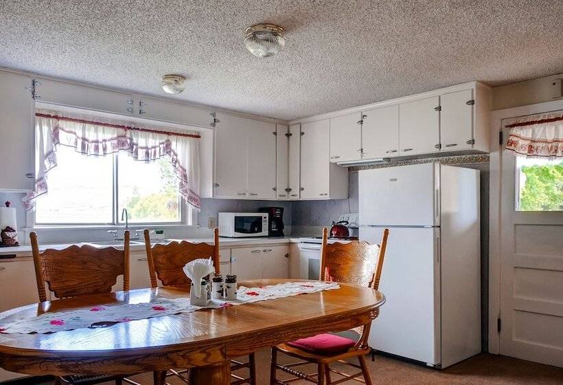 Charming Tropic Home By A Farm: Near Bryce Canyon!