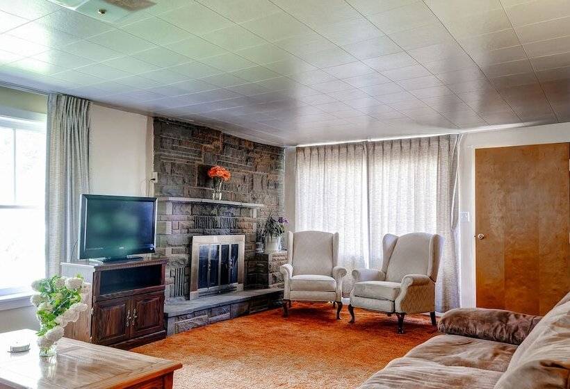 Charming Tropic Home By A Farm: Near Bryce Canyon!