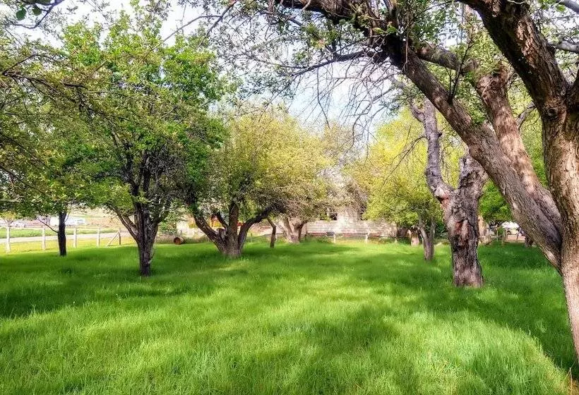 Charming Tropic Home By A Farm: Near Bryce Canyon!