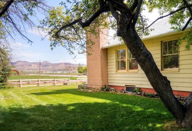 Charming Tropic Home By A Farm: Near Bryce Canyon!