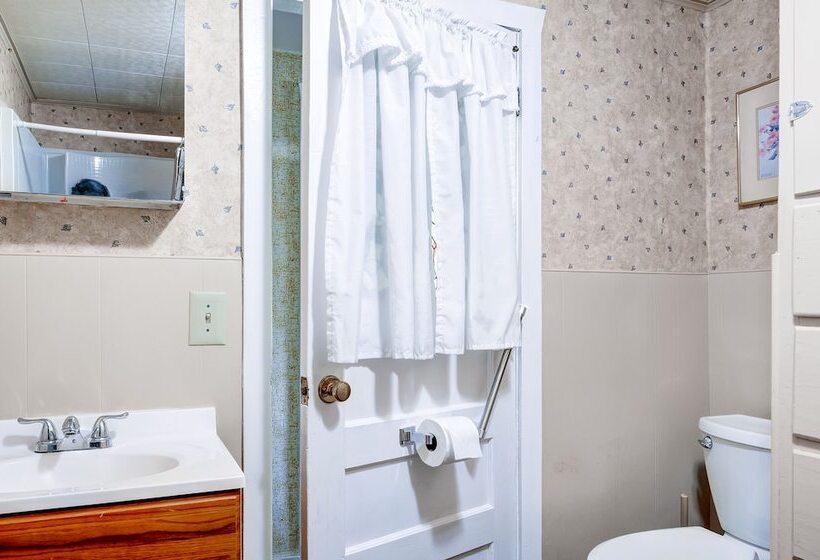 Charming Tropic Home By A Farm: Near Bryce Canyon!