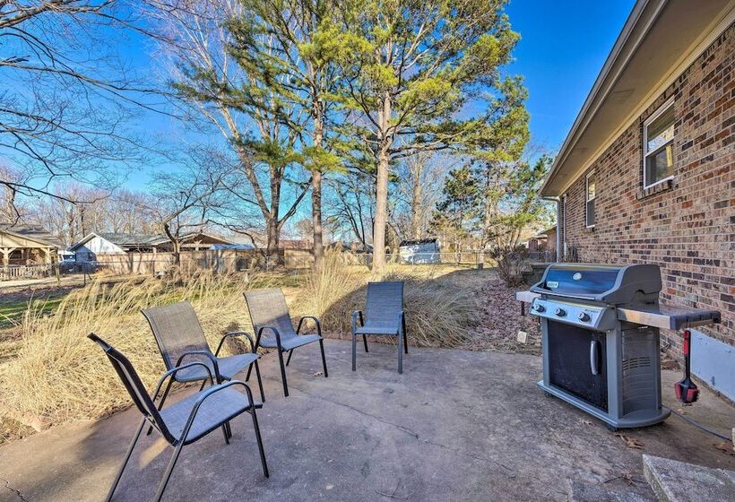 Chic Bentonville Home ~ 1 Mi From Downtown!