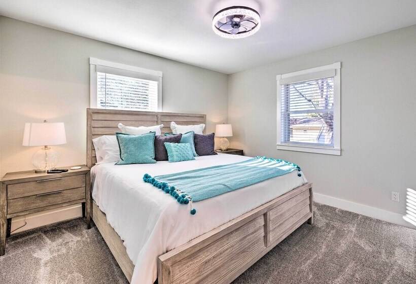 Chic Bentonville Home ~ 1 Mi From Downtown!