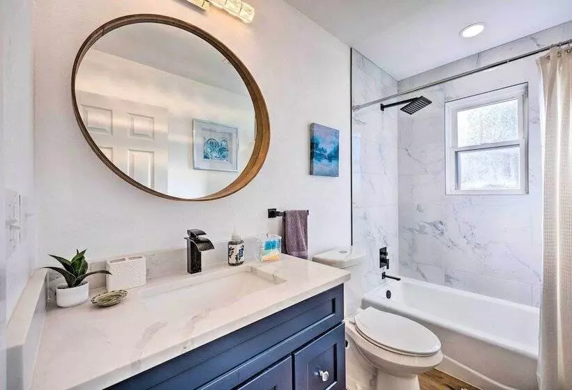 Chic Bentonville Home ~ 1 Mi From Downtown!