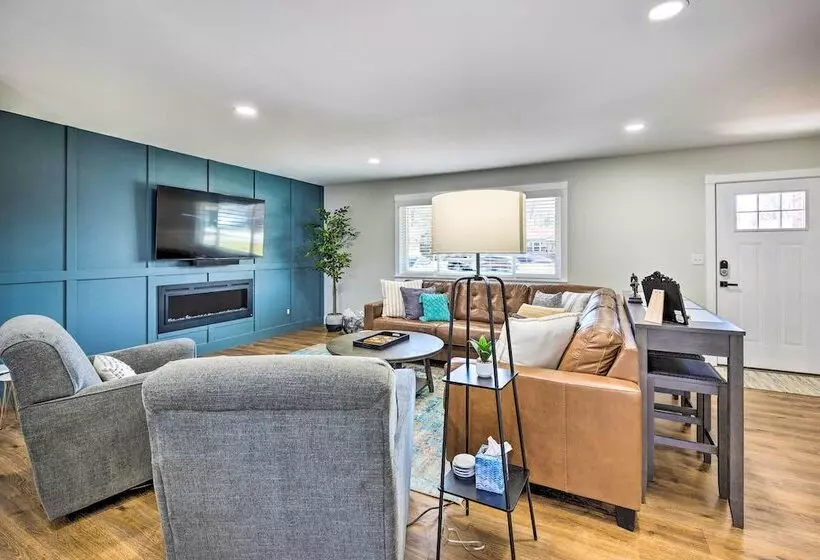 Chic Bentonville Home ~ 1 Mi From Downtown!