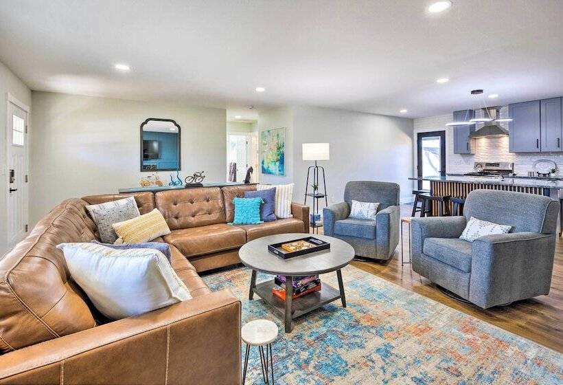 Chic Bentonville Home ~ 1 Mi From Downtown!