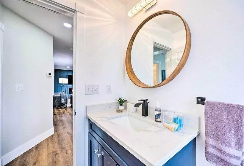 Chic Bentonville Home ~ 1 Mi From Downtown!