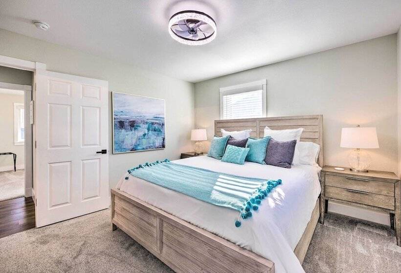 Chic Bentonville Home ~ 1 Mi From Downtown!