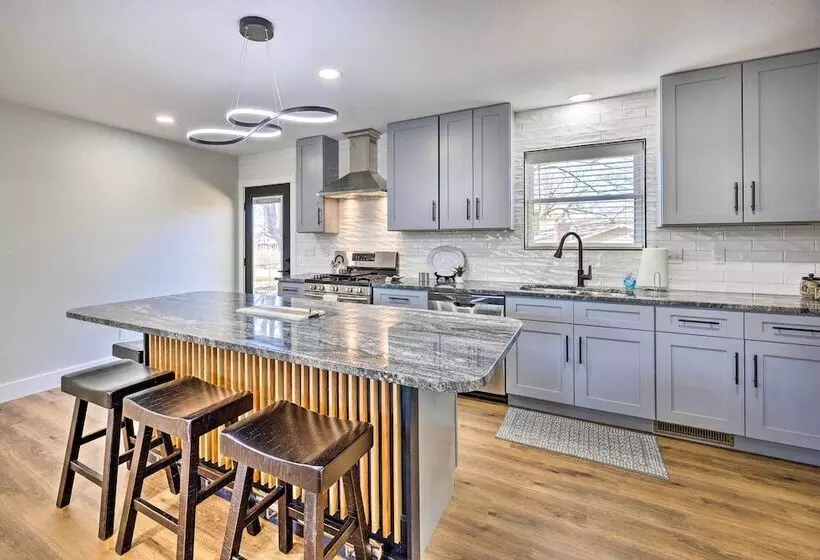 Chic Bentonville Home ~ 1 Mi From Downtown!