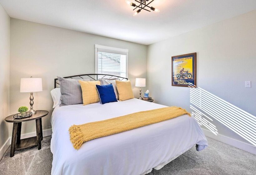 Chic Bentonville Home ~ 1 Mi From Downtown!