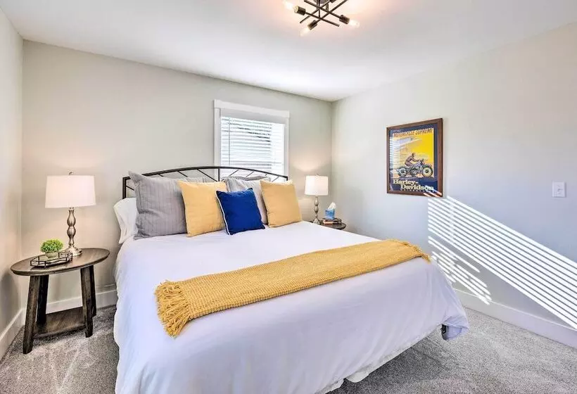 Chic Bentonville Home ~ 1 Mi From Downtown!