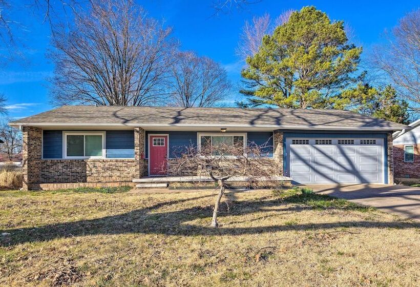 Chic Bentonville Home ~ 1 Mi From Downtown!