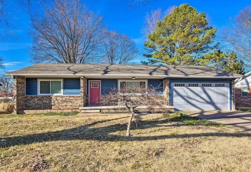 Chic Bentonville Home ~ 1 Mi From Downtown!
