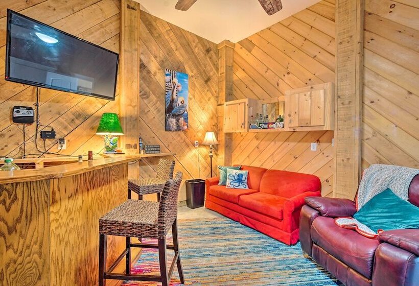 Chic Surf City Retreat W/ Pool < 1 Block To Beach!