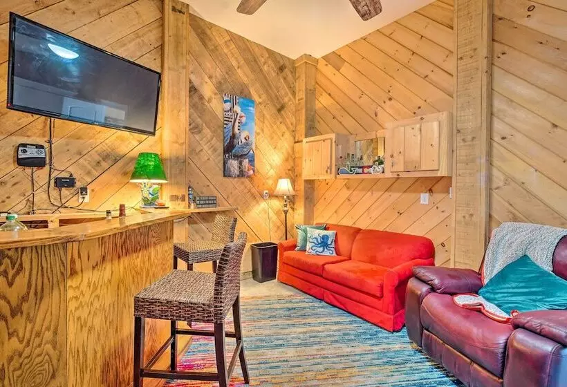 Chic Surf City Retreat W/ Pool < 1 Block To Beach!