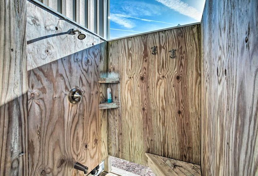 Chic Surf City Retreat W/ Pool < 1 Block To Beach!