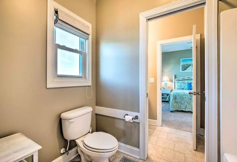 Chic Surf City Retreat W/ Pool < 1 Block To Beach!