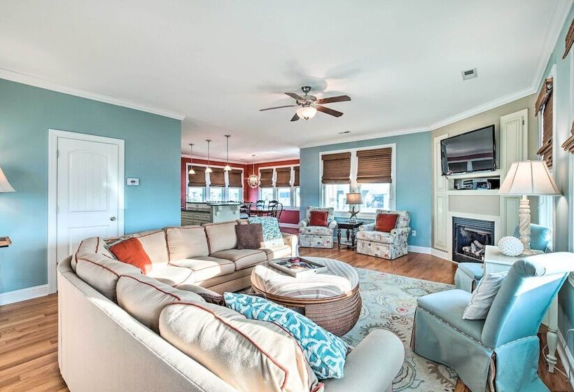 Chic Surf City Retreat W/ Pool < 1 Block To Beach!