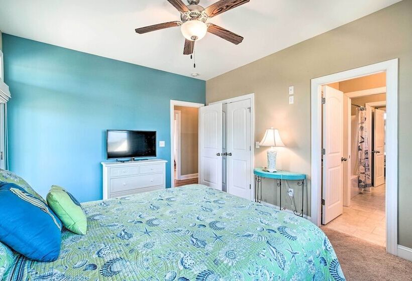 Chic Surf City Retreat W/ Pool < 1 Block To Beach!