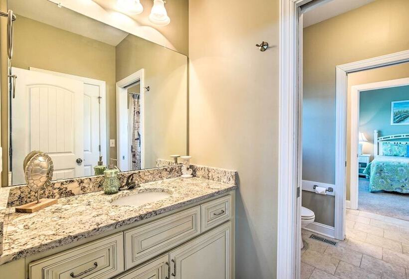 Chic Surf City Retreat W/ Pool < 1 Block To Beach!