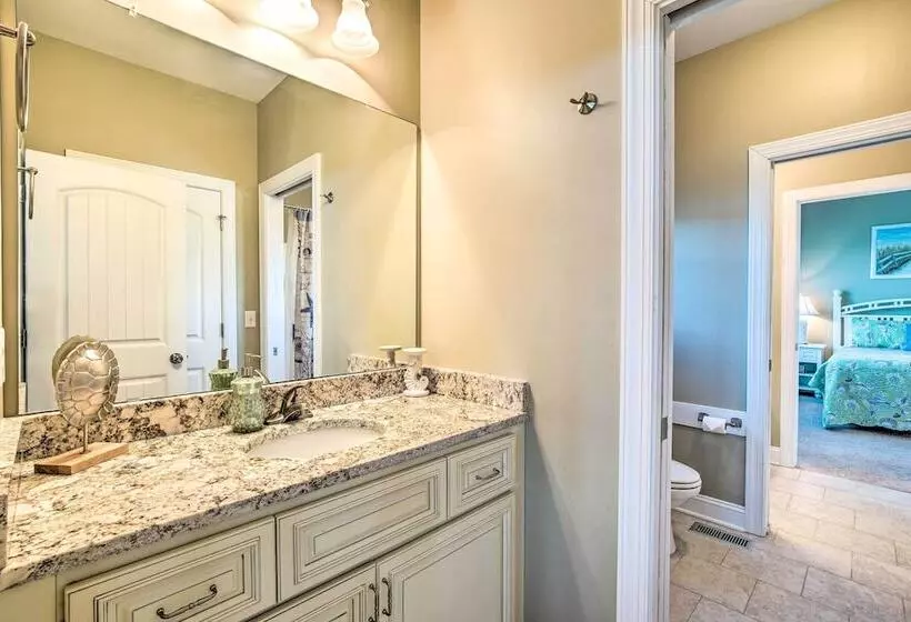 Chic Surf City Retreat W/ Pool < 1 Block To Beach!