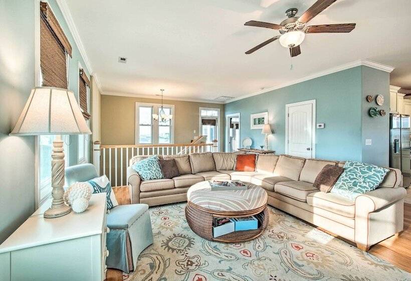 Chic Surf City Retreat W/ Pool < 1 Block To Beach!